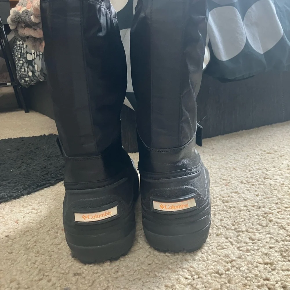NWOT Columbia Black Insulated Waterproof Boots Men’s Size 6 - 400 Grams